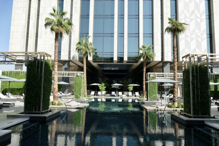Pflanze, draußen, Himmel, Fontäne, Wasser, Gebäude, Baum, Blumentopf, Zimmerpflanze, Architektur, Pool, Stadt, Groß, Hotel