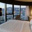 Im Haus, Wand, Mobiliar, Kissen, Inneneinrichtung, Fenster, Bettwäsche, Bettdecke, Leinenstoffe, Matratze, Bett, Bettbezug, Gebäude, Bettrahmen, Suite, Zimmer, Fensterausstattung, Schlafzimmer, Vorhang, Boutique-Hotel, Haus, Fensterabdeckung, Lampenschirm, Penthouse, Hotel, Groß, Urlaub