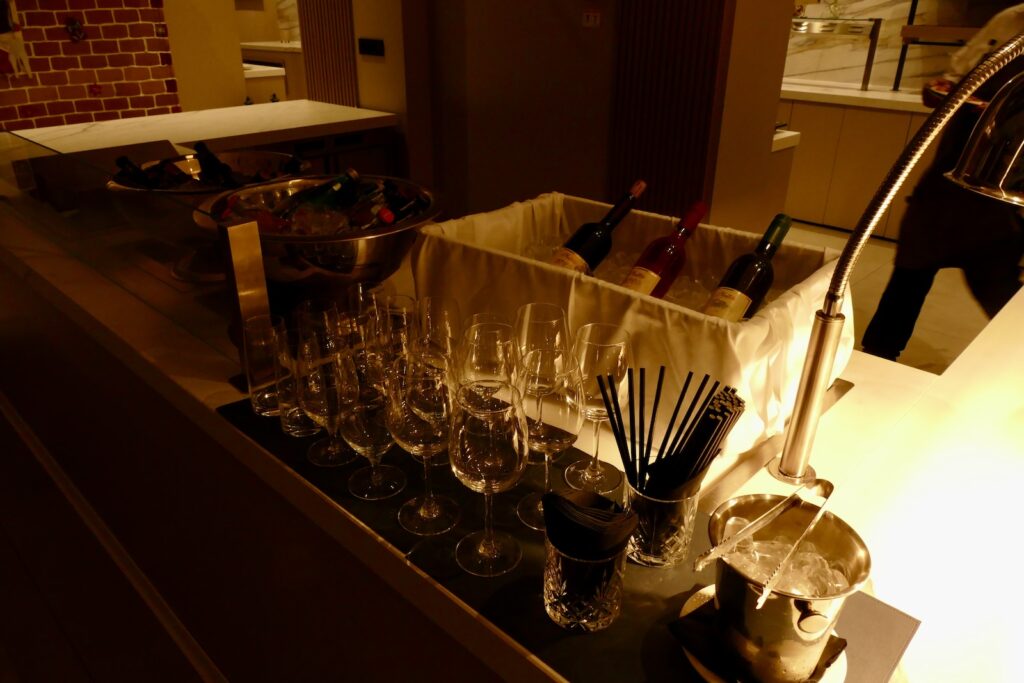 Im Haus, Wand, Kerze, Glas, Vase, Weinglas, Flasche, Wein