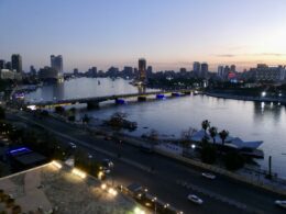 draußen, Himmel, Wasser, Gebäude, Skyline, Stadtlandschaft, Metropolregion, Stadtgebiet, Wolkenkratzer, Metropole, Stadtzentrum, See, Wasserweg, Sonnenuntergang, Kanal, Fluss, Brücke, Stadt, Licht, Nacht, Reise, Hafen