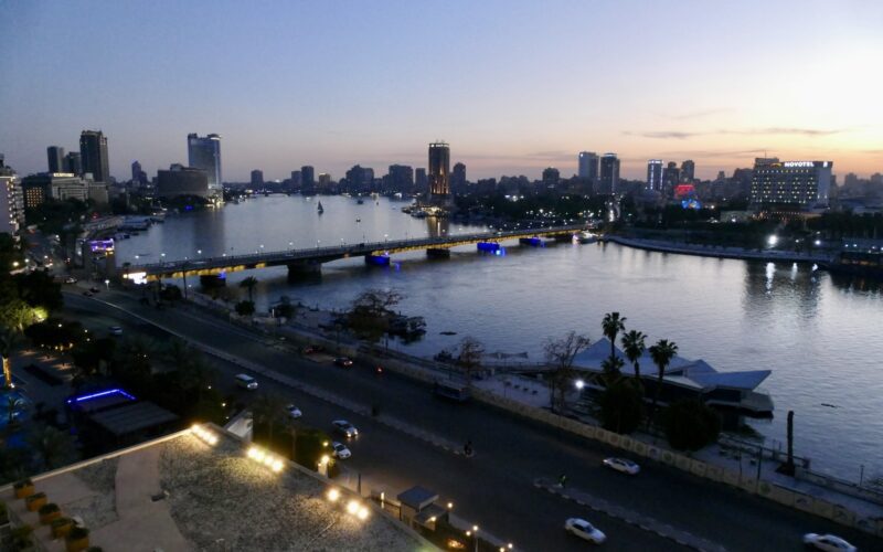 draußen, Himmel, Wasser, Gebäude, Skyline, Stadtlandschaft, Metropolregion, Stadtgebiet, Wolkenkratzer, Metropole, Stadtzentrum, See, Wasserweg, Sonnenuntergang, Kanal, Fluss, Brücke, Stadt, Licht, Nacht, Reise, Hafen