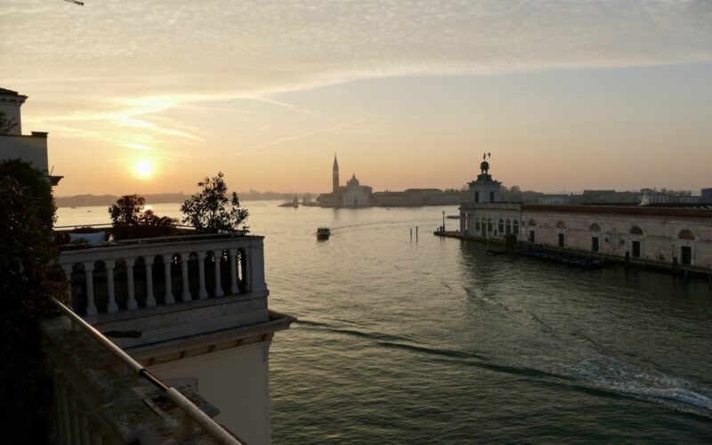 draußen, Himmel, Wasser, Wolke, See, Boot, Schiff, Wasserweg, Reise, Sonnenuntergang, Fluss, Wasserfahrzeug, Stadt, Sonnenaufgang