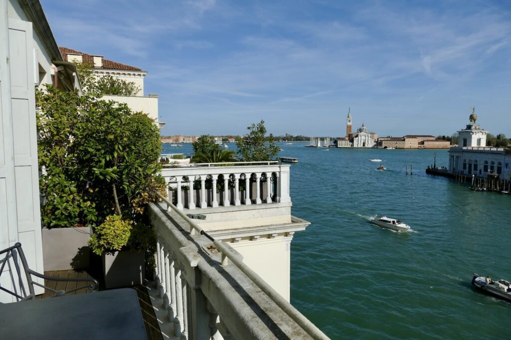 draußen, Wasser, Himmel, Gebäude, Wolke, See, Wasserweg, Boot, Baum, Kanal, Wasserfahrzeug, Reise, Pier, Stadt, Fluss, Haus, Sommer, Brücke, Urlaub, Wasserstraße