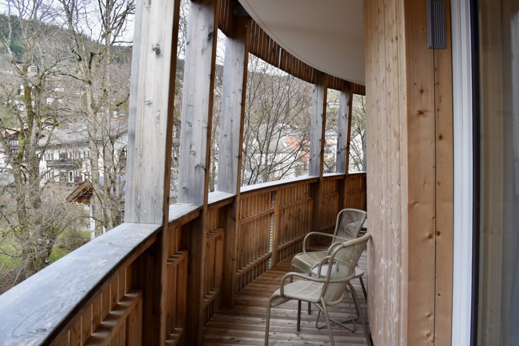 Gebäude, Veranda, Baum, draußen, Geländer, hölzern, Fenster, Mobiliar, Deck, Holz, Im Haus, Boden