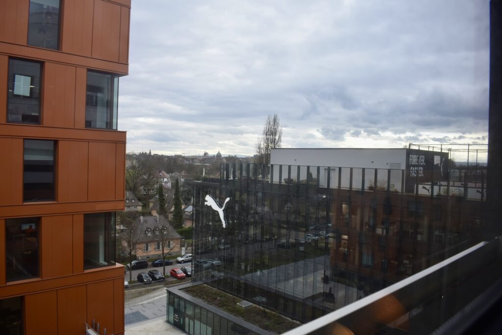 Wolke, Himmel, draußen, Gebäude, Fenster, Stadt, Wohngebäude, Reise, Architektur