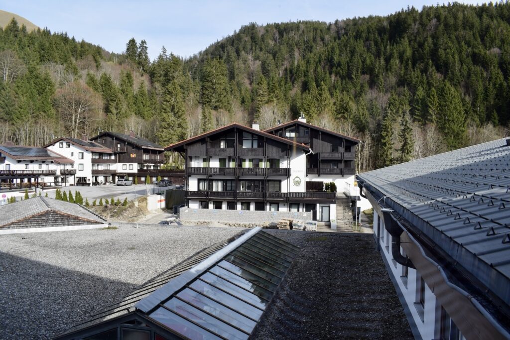 draußen, Baum, Himmel, Gebäude, Gelände, Haus, Fenster, Berg, Dach, Reise, Landschaft, Bahn