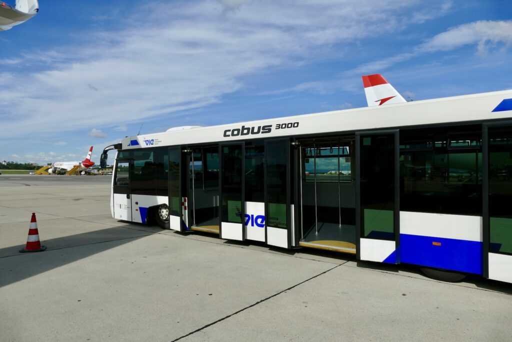 Himmel, draußen, Wolke, Bus, Fahrzeug, Gelände, halten, Straße, parken