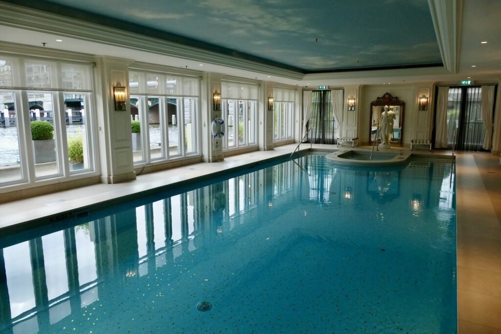 Schwimmbecken, Im Haus, Decke, Boden, Wasser, Thermae, Eigentum, Fenster, Gebäude, Wand, Pool, Blau, Hotel