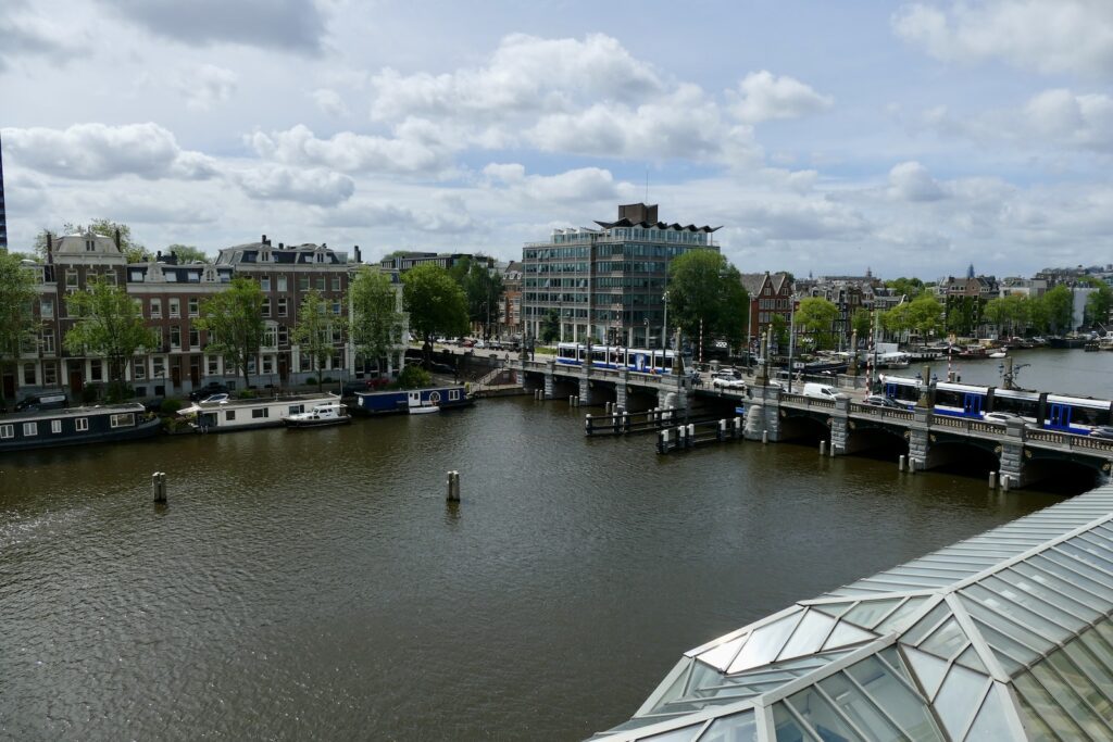 draußen, Wolke, Himmel, Wasser, Boot, Wasserweg, Gebäude, Baum, Kanal, See, Wasserstraße, Fluss, Reise, Angedockt, Stadt, Brücke