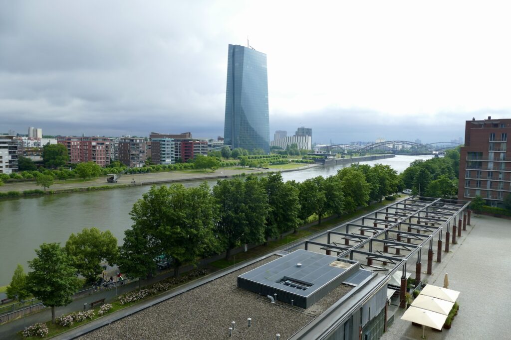 draußen, Himmel, Wolke, Gebäude, Baum, Wolkenkratzer, Reise, Wasser, Fluss, See, Stadt, Gelände, Bahn, halten, Turm