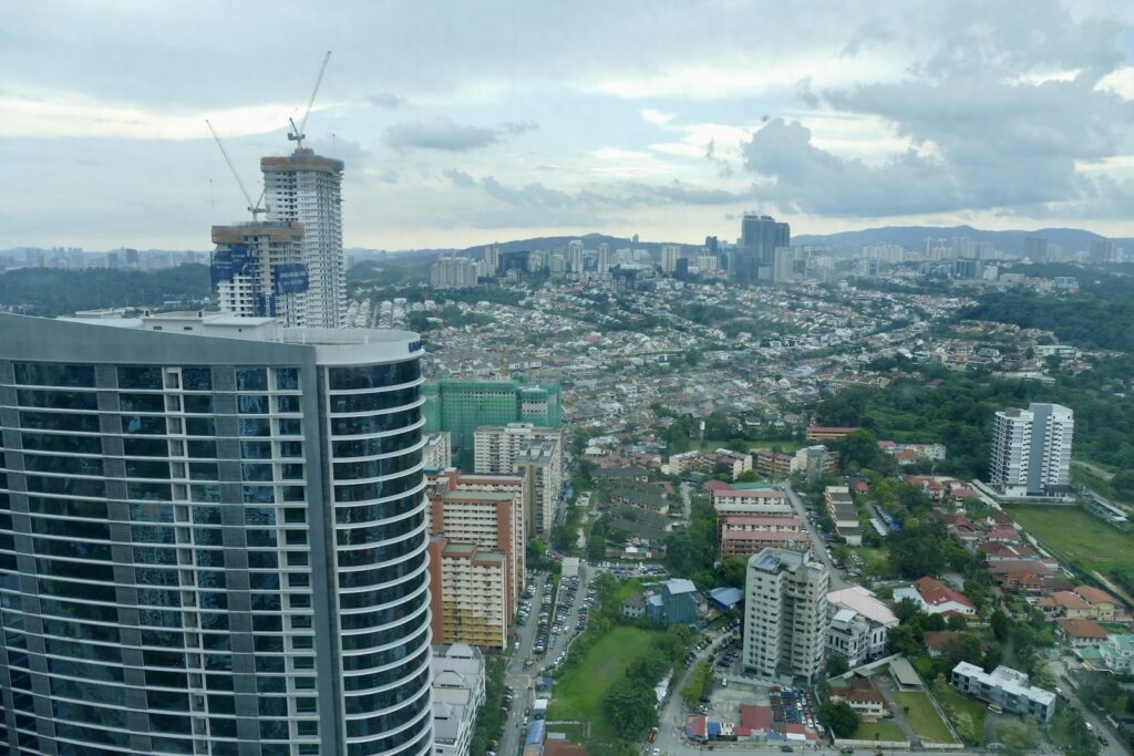 draußen, Wolke, Gebäude, Turm, Hochhaus, Metropolregion, Stadtgebiet, Himmel, Metropole, Stadtlandschaft, Skyline, Stadtzentrum, Gewerbegebäude, Wohnungseigentum, Mischnutzung, Luftfotografie, Wohnung, Städtebau, Stadt, Berg, Wolkenkratzer