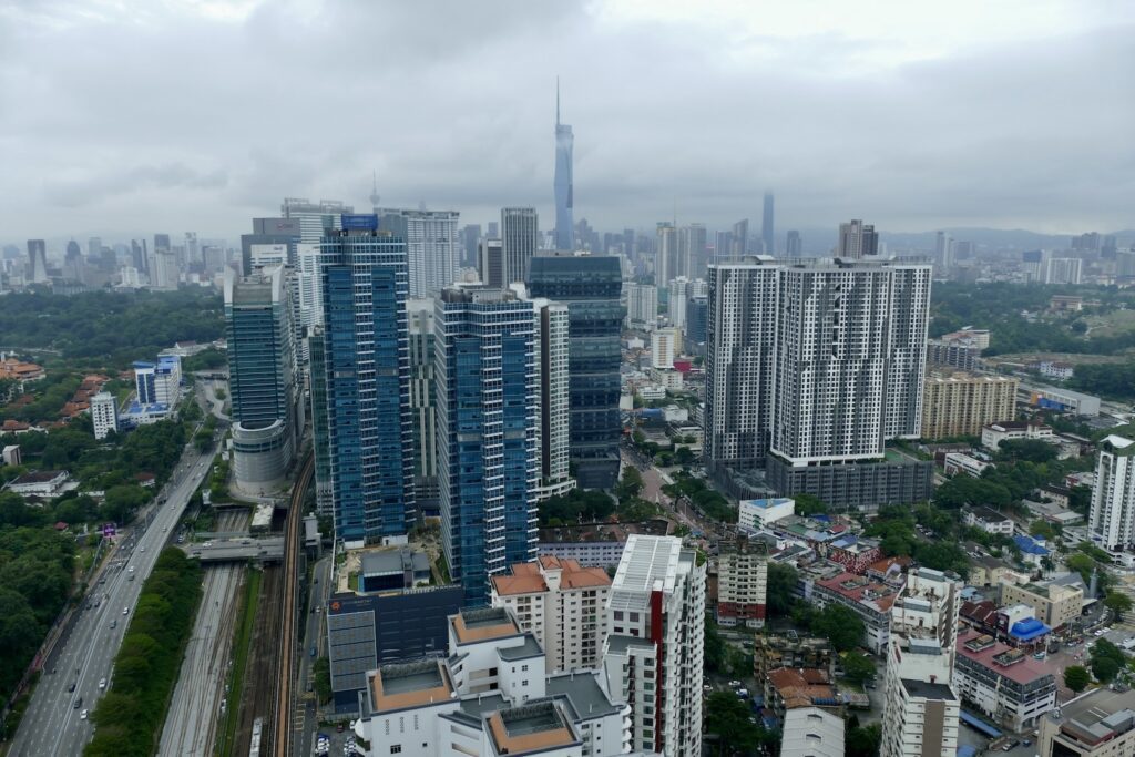 Wolke, draußen, Gebäude, Metropolregion, Stadtgebiet, Metropole, Hochhaus, Skyline, Stadtlandschaft, Himmel, Stadtzentrum, Wohnungseigentum, Gewerbegebäude, Städtebau, Luftfotografie, Mischnutzung, Wolkenkratzer, Wohnung, Tageszeit, Wohnlage, Vogelperspektive, Nachbarschaft, Stadt, Turm