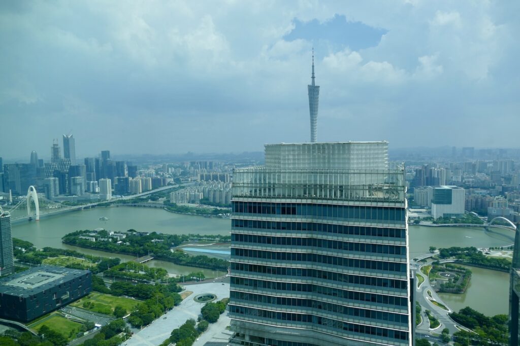 Wolke, Gebäude, draußen, Himmel, Hochhaus, Turm, Metropolregion, Skyline, Metropole, Stadtgebiet, Stadtlandschaft, Wolkenkratzer, Gewerbegebäude, Städtebau, Wohnungseigentum, Stadtzentrum, Baum, Stadt, Reise