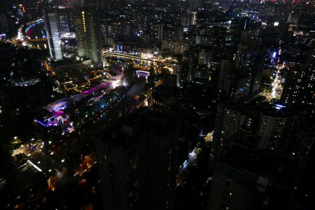 Metropolregion, Stadtlandschaft, Metropole, Stadt, Stadtgebiet, Gebäude, Skyline, Wolkenkratzer, Stadtzentrum, Luftfotografie, Hochhaus, Vogelperspektive, Nacht, Licht, draußen