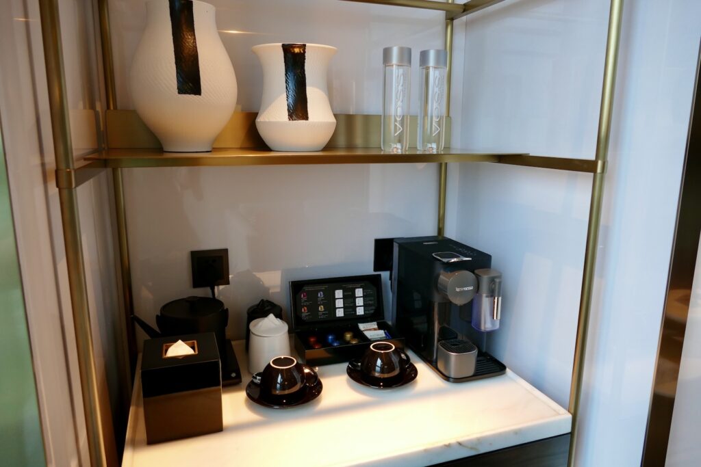 Im Haus, Wand, Haushaltsgerät, Kleingerät, Küchengerät, Wasserkocher, Regale, Regal, Gerät, Objekte, Kaffeemaschine, Kaffee