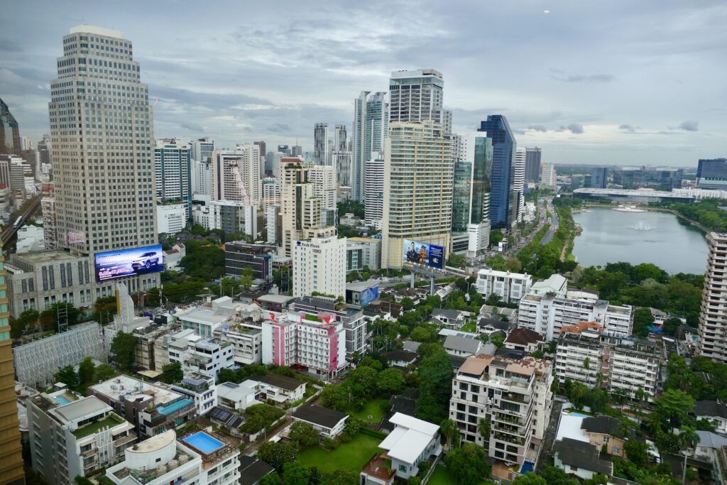 Wolke, draußen, Himmel, Skyline, Stadtlandschaft, Metropolregion, Hochhaus, Stadtgebiet, Metropole, Stadtzentrum, Turm, Baum, Stadt, Gebäude, Mischnutzung, Wohnungseigentum, Städtebau, Wohnung, Gewerbegebäude, Wohnlage, Wolkenkratzer, Landschaft