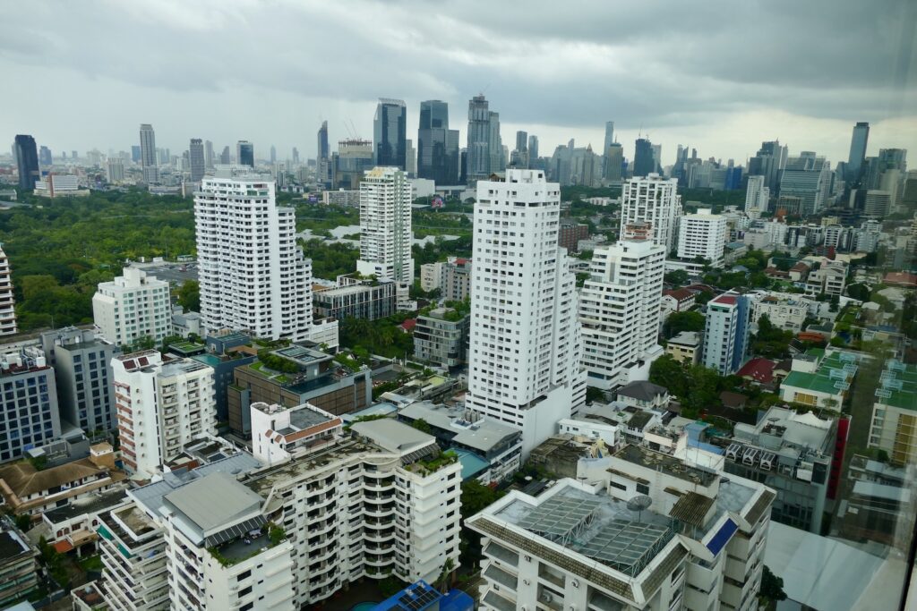 Wolke, Metropolregion, Hochhaus, Gebäude, Stadtgebiet, Metropole, draußen, Stadtlandschaft, Skyline, Himmel, Stadtzentrum, Turm, Gewerbegebäude, Wohnungseigentum, Mischnutzung, Stadt, Wohnung, Städtebau, Wolkenkratzer, Wohnlage