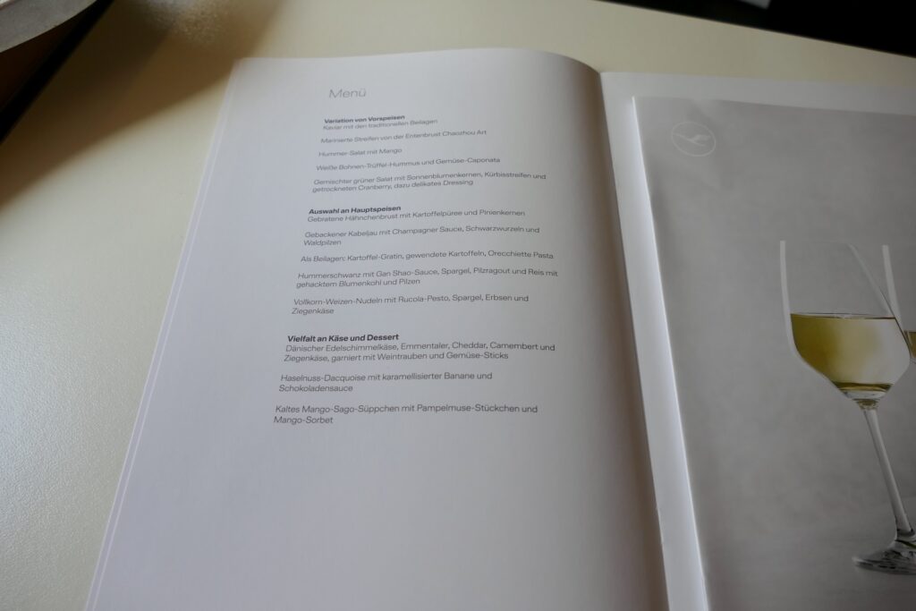 Text, Karte Menü, Weinglas, Geschirr, Buch, Trinkgefäß, Drink, Papier, Tisch, Stielglas, Wein, Im Haus