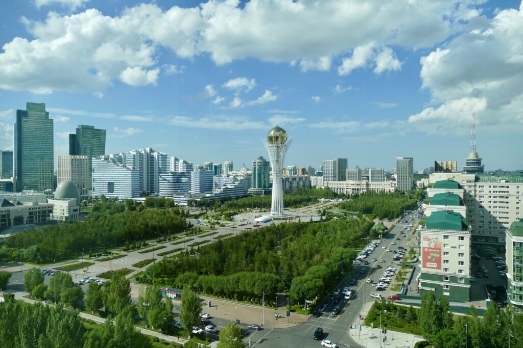 draußen, Wolke, Himmel, Baum, Hochhaus, Stadtgebiet, Metropolregion, Skyline, Turm, Metropole, Stadtlandschaft, Stadtzentrum, Städtebau, Gebäude, Tageszeit, Mischnutzung, Wohnungseigentum, Wolkenkratzer, Gras, Stadt, Landschaft, Straße