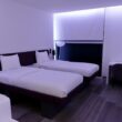 Im Haus, Wand, Bett, Inneneinrichtung, Mobiliar, Kissen, Boden, Matratze, Bettrahmen, Zimmer, Bettwäsche, Leinenstoffe, Bettdecke, Bettbezug, Suite, Fußboden, Nachttisch, Boutique-Hotel, Schlafzimmer, Hotel