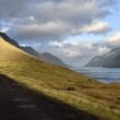 draußen, Wolke, Gras, Landschaft, Berg, Himmel, See, Natur, Gebirgszug, Bergrücken, Tundra, Tal, Pass, Wasser, Hochland, Straße