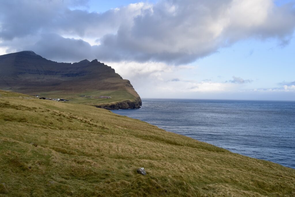 draußen, Wolke, Natur, Gras, Landschaft, Himmel, Kap, Berg, Küsten- und Ozeanlandschaft, Wasser, See, Hochland, Bergrücken, Küste, Tundra, gehobener Strand, Gelände, Sound, Meer, Strand, Insel