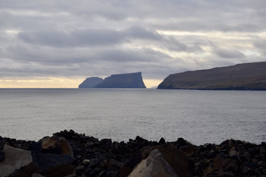 Wolke, draußen, Himmel, Wasser, Natur, Stein, See, Landschaft, Küsten- und Ozeanlandschaft, Küste, Kap, Sound, Meer, Schäre, Strand, Berg, Insel, Eisberg