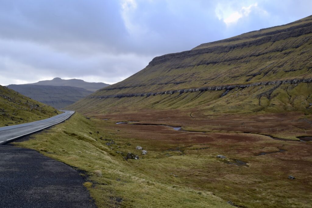 draußen, Wolke, Gras, Himmel, Berg, Landschaft, Bergrücken, Straße, Tundra, Pass, Gebirgszug, Steigung, Tal, Gelände, Hochland, Reise, Natur