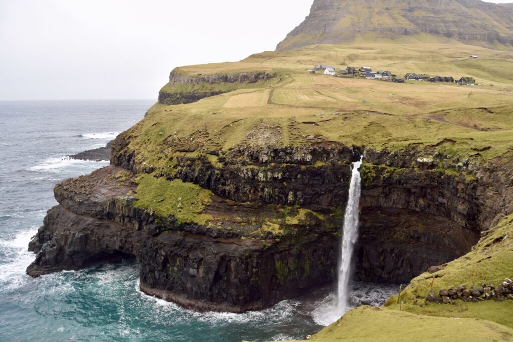 draußen, Wasserfall, Himmel, Natur, Wasser, Landschaft, Klippe, Gewässer, Kap, Berg, Gras, Küste