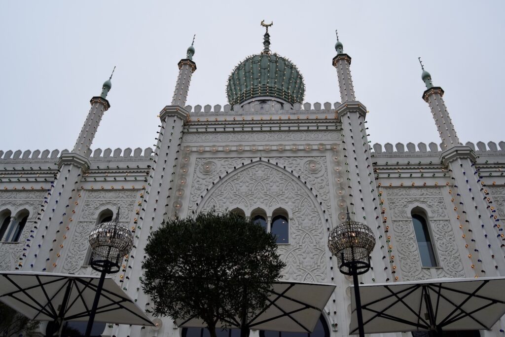 Gebäude, draußen, Himmel, Dom, Wahrzeichen, Architektur, Byzantinische Architektur, Historischer Ort, mittelalterliche Architektur, Gewölbe, Kultstätte, Khanqah, Baum, Moschee, Turm, Stadt