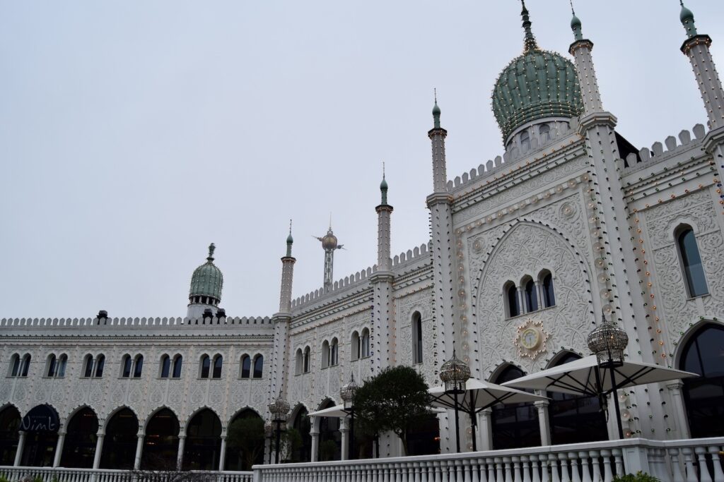 Gebäude, draußen, Himmel, Dom, Wahrzeichen, Kultstätte, Gewölbe, Klassische Architektur, Architektur, Palast, mittelalterliche Architektur, Byzantinische Architektur, Historischer Ort, Arkade, Khanqah, Moschee, Stadt