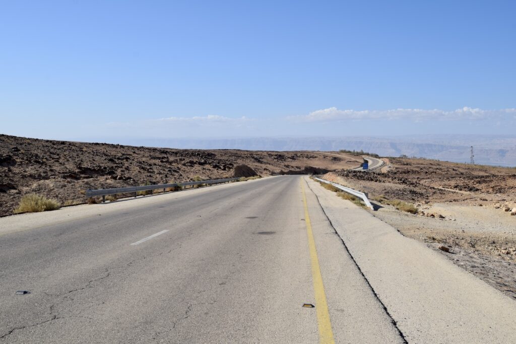 draußen, Straße, Himmel, Asphalt, Gelände, Teer, Straßenbelag, Ökoregion, Verkehrsweg, Schnellstraße, Wüste, Berg, Leer, Landschaft, Reise