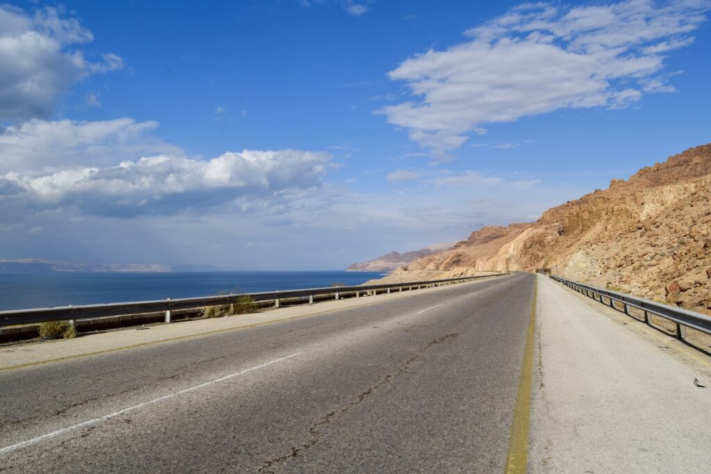 draußen, Wolke, Himmel, Straße, Gelände, Berg, Horizont, Leitplanke, Landschaft, Reise, Strand