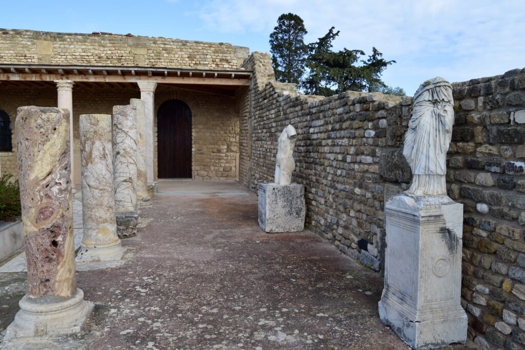 draußen, Himmel, Ruinen, Wolke, Gebäude, Stein, Geschichte, Altertum, Steinwand, Archäologische Stätte, Historischer Ort, Gelände, Monument, Ruine