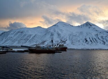 draußen, Wolke, Himmel, Wasser, Boot, Schiff, See, Landschaft, Berg, Wasserfahrzeug, Natur, Schnee, Glazialmorphologie, Winter