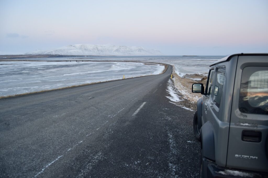 draußen, Fahrzeug, Himmel, Landfahrzeug, Reifen, Rad, Wasser, Gelände, Straße, Strand, Meer, Autoteile, halten, Winter, Natur, Auto