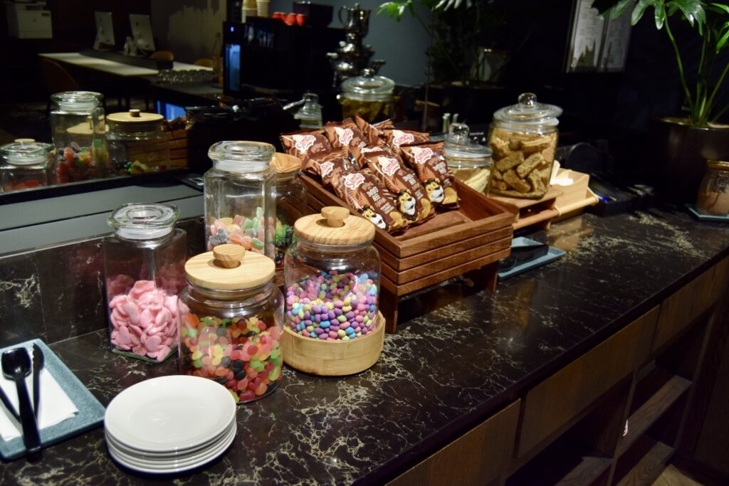 Im Haus, Snack, Nachspeise, Backwaren, Bäckerei, Geschirr, Mahlzeit, Fastfood, Tisch, Essen, Küche, Konditorware, Vielfalt