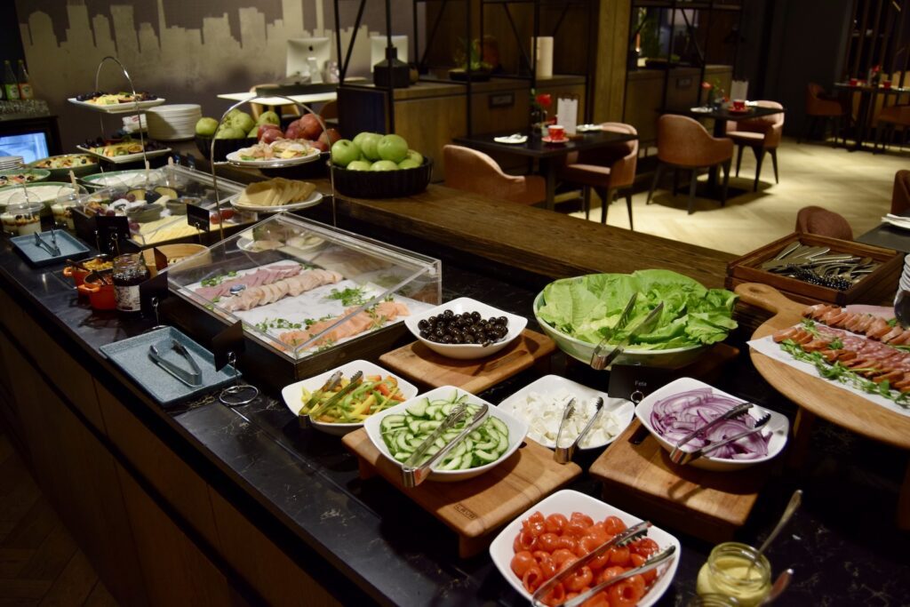 Im Haus, Essen, Mahlzeit, Gemüse, Tisch, Buffet, Delikatesse, Kulinarik, Abendessen, Fastfood, Kochkunst, Platte, Mittagessen, Restaurant