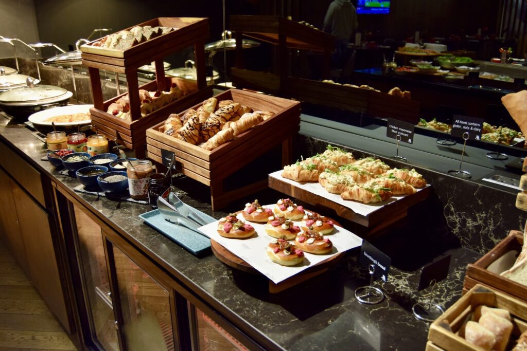 Snack, Im Haus, Fastfood, Delikatesse, Mahlzeit, Essen, Bäckerei, Buffet, Cicchetti, Kulinarik, Tisch, Catering