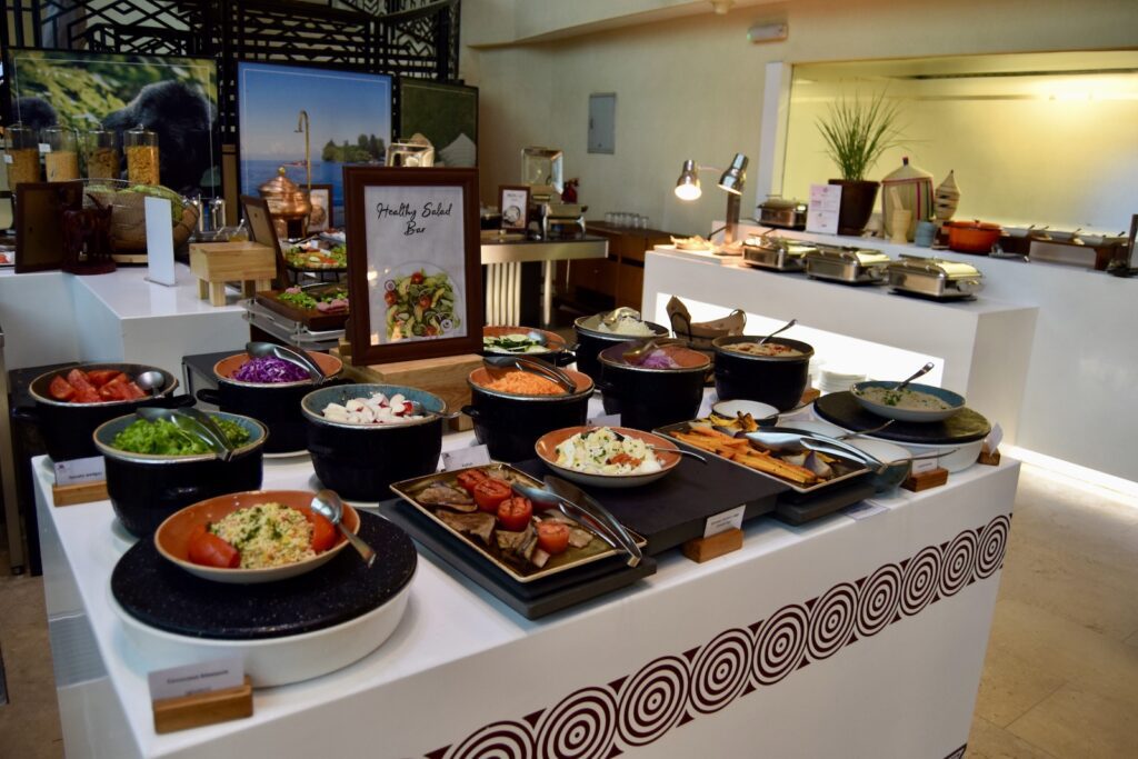 Im Haus, Wand, Essen, Mahlzeit, Schüssel, Platte, Buffet, Kochkunst, Geschirr, Tisch, Kulinarik, Abendessen, Restaurant