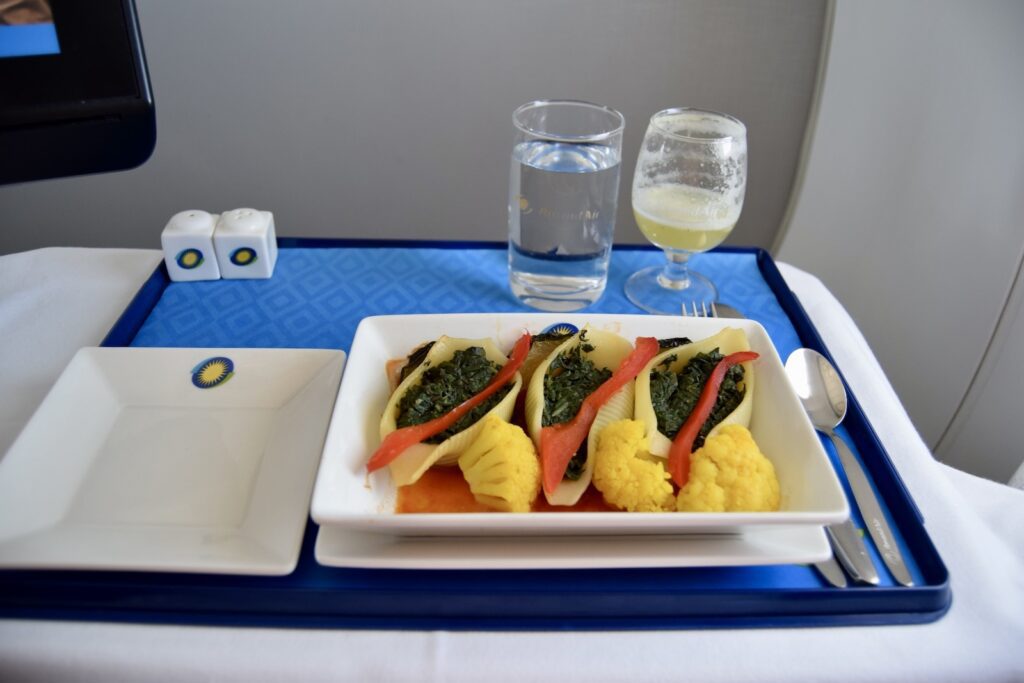 Essen, Im Haus, Fastfood, Sandwich, Geschirr, Tisch, Mahlzeit, Platte, Drink, Snacks, Kulinarik, Tablett, Mittagessen