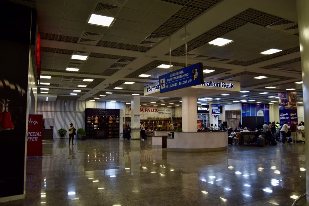 Decke, Im Haus, Einkaufszentrum, Gebäude, Empfangshalle, Boden, Flughafen, Gepäckabholung, Menschen