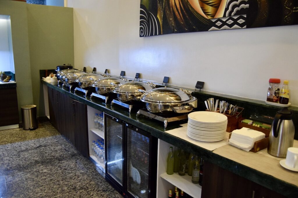 Im Haus, Wand, Arbeitsfläche, Möbel, Mobiliar, Küchengerät, Essen, Tisch, Flasche, Haushaltsgerät, Küche, Regal, Boden, Kochen