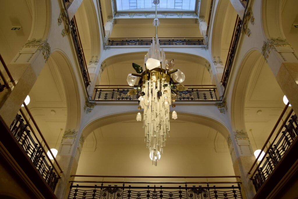Im Haus, Fries, Deckenleuchte, Wand, Kronleuchter, Symmetrie, Beleuchtung, Gebäude, Fenster, Decke, Zimmer, Kunst, Museum