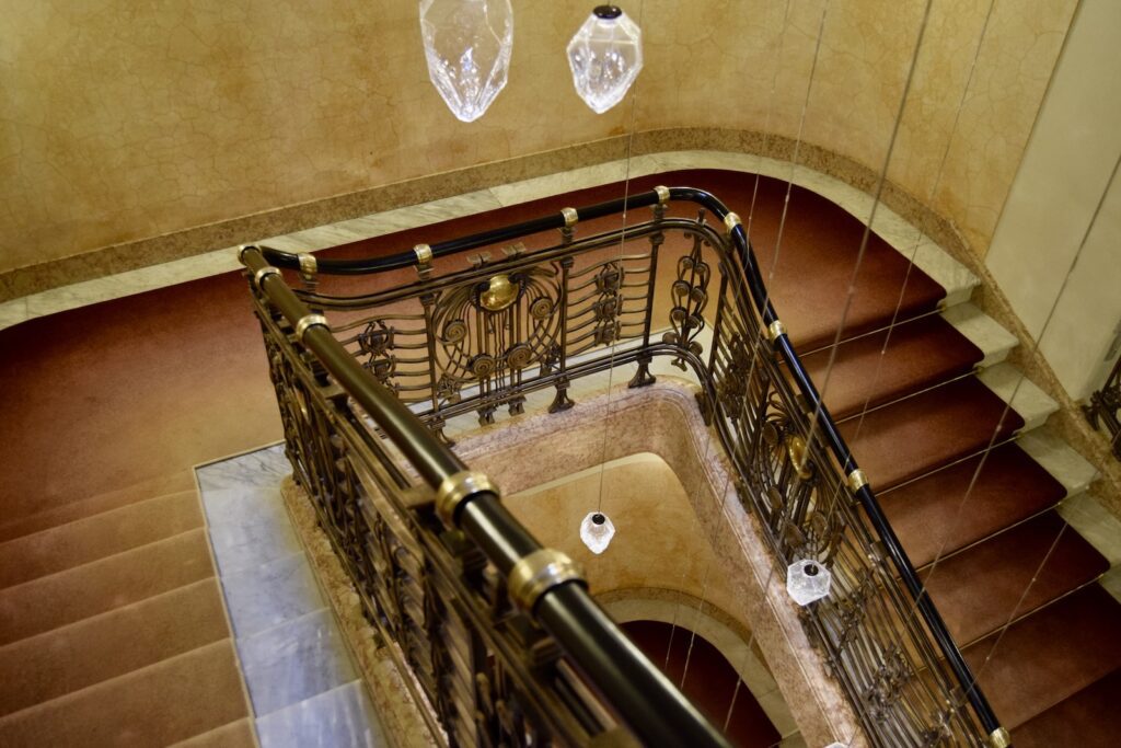 Treppe, Gebäude, Im Haus, Wand, Geländer, Baluster, Stufe, Decke, Eisen, Symmetrie, Boden