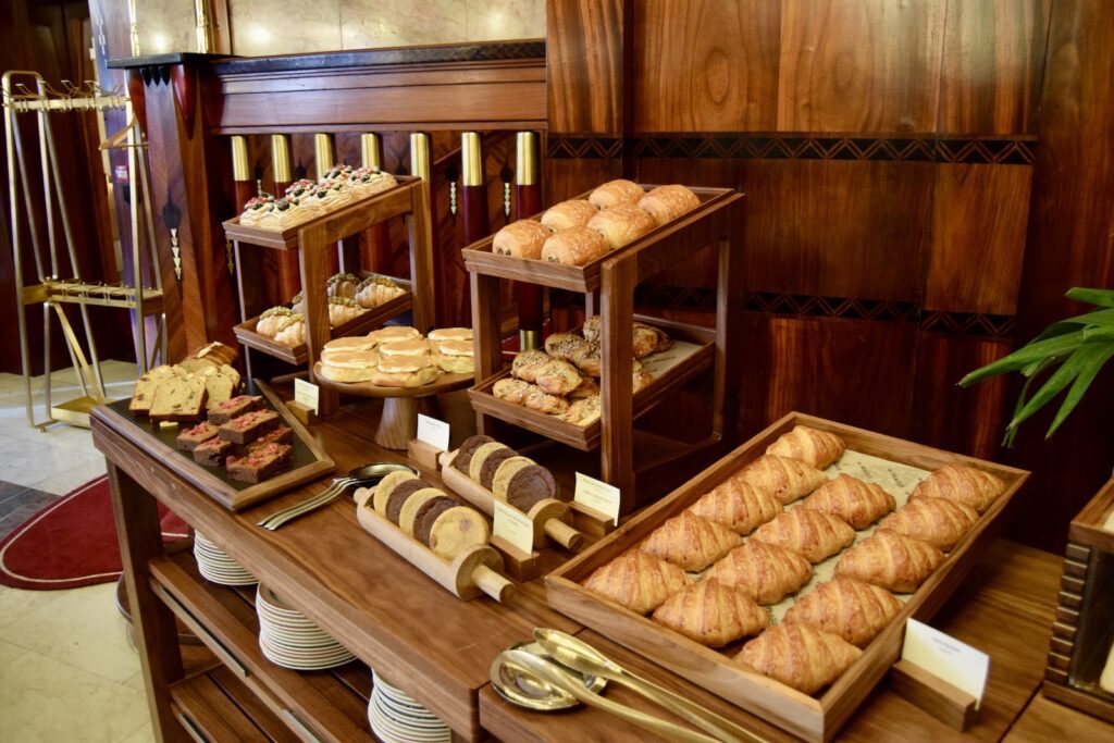 Im Haus, Snack, Bäckerei, Mobiliar, Tisch, Backwaren, Wand, hölzern, Boden, Donut, Display, Konditorware, Essen
