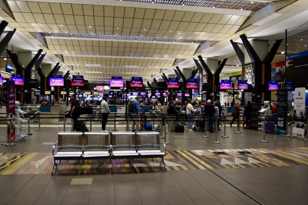 Einkaufszentrum, Im Haus, Decke, Boden, Menschen, Gepäckabholung, Flughafen