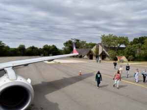 draußen, Himmel, Platane Flugzeug Hobel, Straße, Wolke, Flugzeug, Flugreise, Baum, Luftfahrt, Düsenflugzeug, Gelände, Menschen, Luftfahrthersteller, Fahrzeug, Asphalt, Jet, Gruppe, Groß, Flugschau