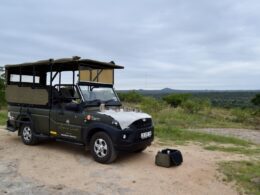 draußen, Rad, Reifen, Himmel, Fahrzeug, Landfahrzeug, Transport, Autoteile, Autoreifen, Profil, Kotflügel, Geländefahrzeug, Gelände, Jeep, halten, Gras, Auto, Feld