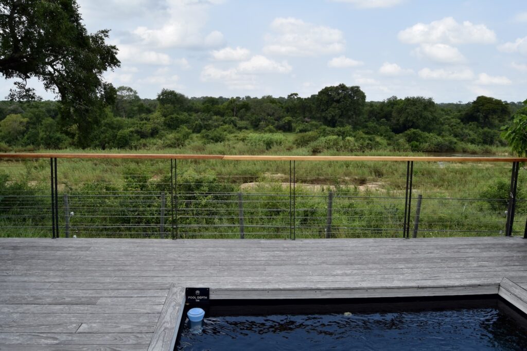 draußen, Wolke, Himmel, Baum, Pflanze, Zaun, Gras, Wasser, Pool, Gelände, Landschaft, Park, Sommer, See, Natur